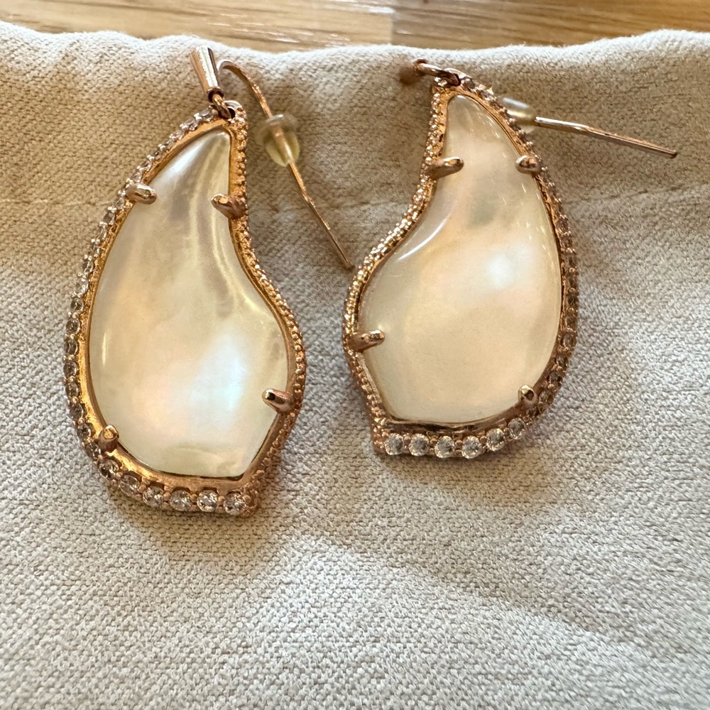 KENDRA SCOTT Rose gold tear drop earrings